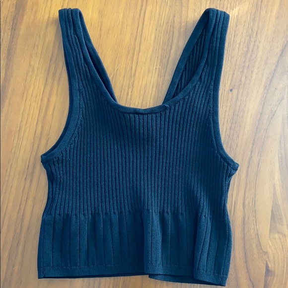 Aritzia V-Neck crop top - Picture 2 of 2